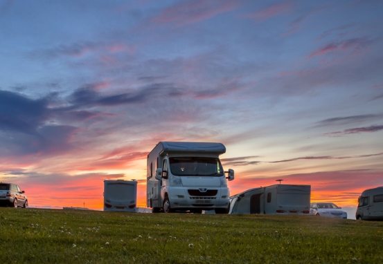 <p>Voyagez avec votre camping-car ou caravane et ÉCONOMISEZ jusqu'à 966 €</p>
.